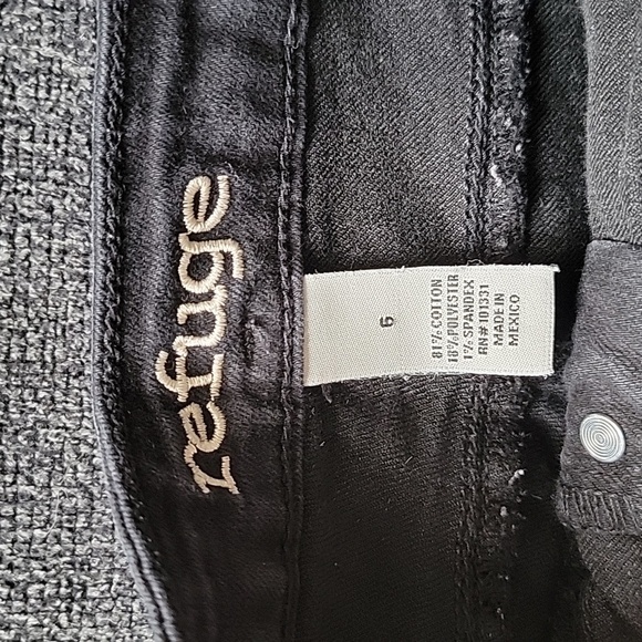 3 for $15 item🎉Refuge Women's Black Denim Shorts - Picture 3 of 6